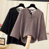 Μοντέρνο γυναικείο πουλόβερ με V-λαιμόκοψη και κορδόνια