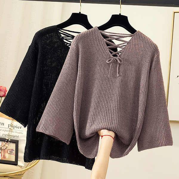 Μοντέρνο γυναικείο πουλόβερ με V-λαιμόκοψη και κορδόνια