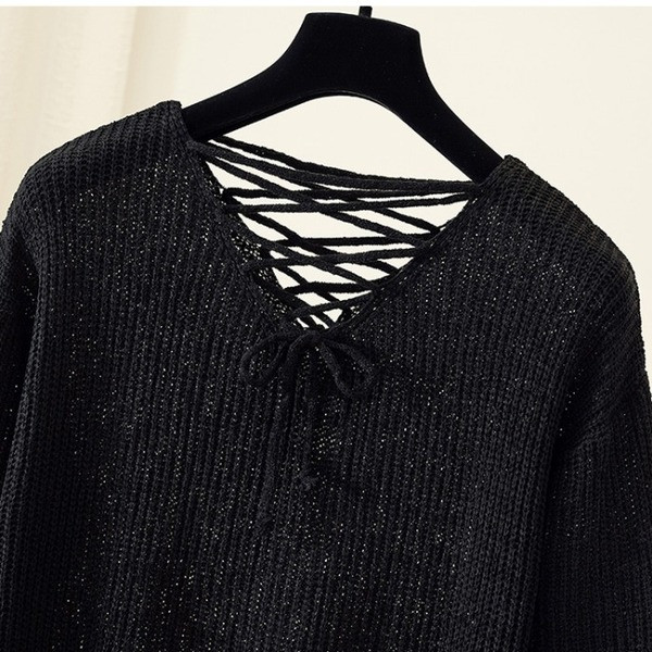 Μοντέρνο γυναικείο πουλόβερ με V-λαιμόκοψη και κορδόνια