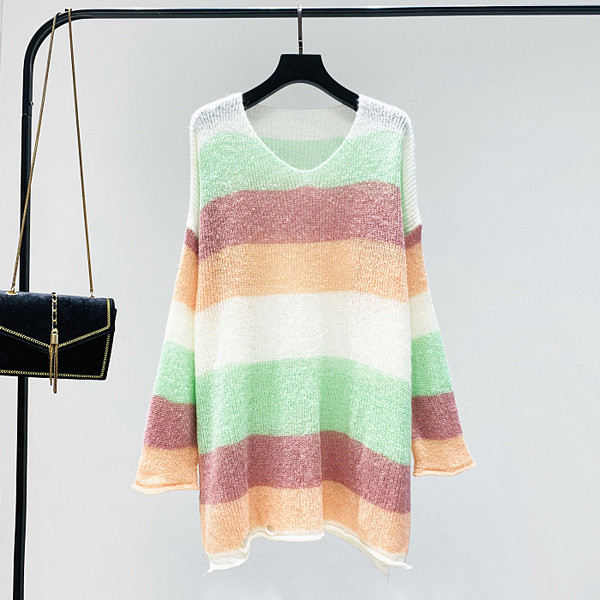 Ριγέ γυναικείο πουλόβερ με κυλινδρική λαιμόκοψη