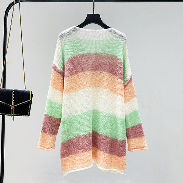 Ριγέ γυναικείο πουλόβερ με κυλινδρική λαιμόκοψη