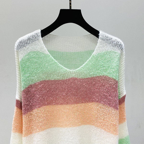 Ριγέ γυναικείο πουλόβερ με κυλινδρική λαιμόκοψη