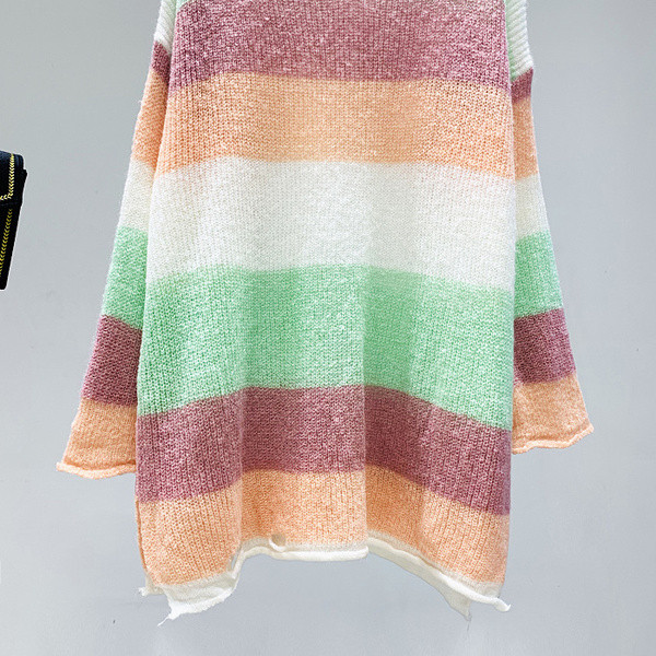 Ριγέ γυναικείο πουλόβερ με κυλινδρική λαιμόκοψη