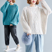 Ευρύ μοντέλο γυναικείο πουλόβερ σε λευκό, μπλε, μαύρο και μπεζ χρώμα