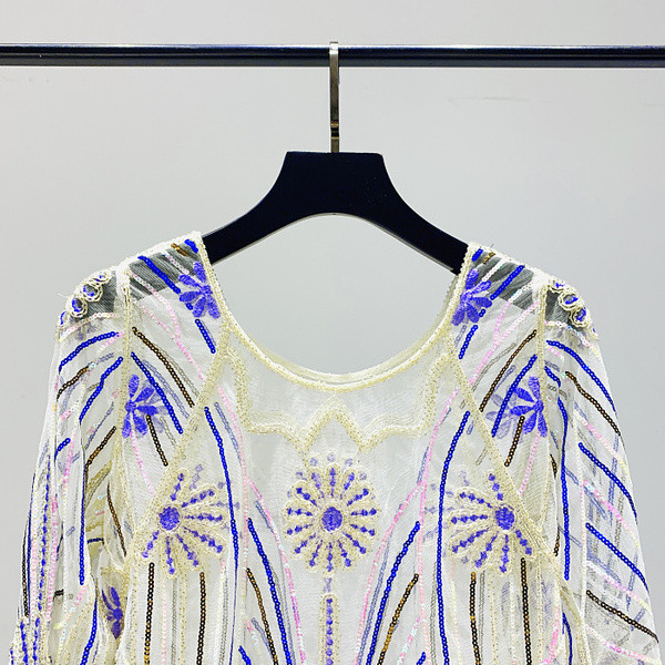 Bluza de dama cu decolteu rotund si broderie alb-negru