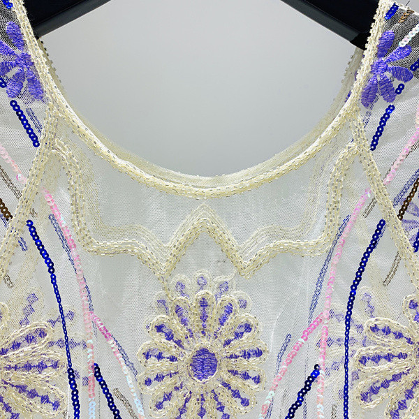 Bluza de dama cu decolteu rotund si broderie alb-negru