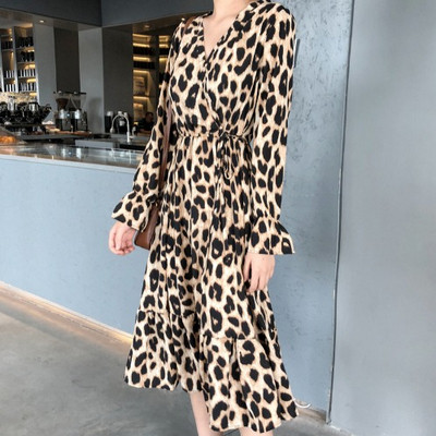 Μοντέρνο γυναικείο φόρεμα  με λαιμόκοψη