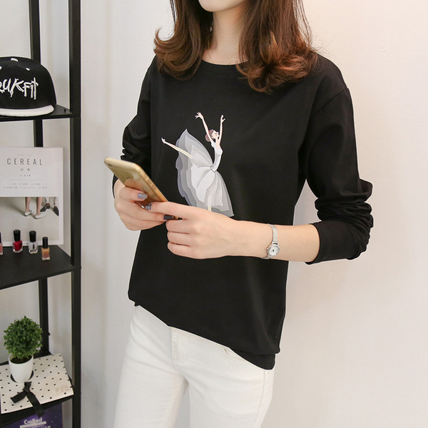 Μοντέρνα γυναικεία μπλούζα με τύπωμα σε μαύρο χρώμα