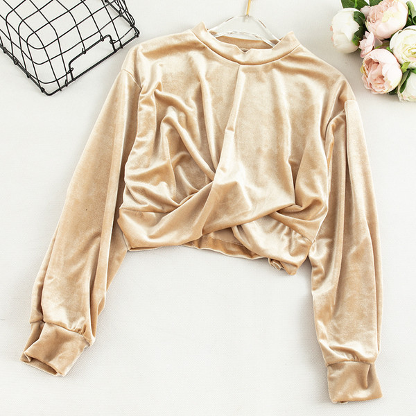 Μοντέρνα κοντή γυναικεία μπλούζα  με οβάλ λαιμόκοψη και μακρύ μανίκι σε τέσσερα χρώματα