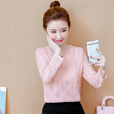 Μοντέρνα γυναικεία μπλούζα με ωοειδές λαιμόκοψη σε ροζ, μπλε και μαύρο χρώμα