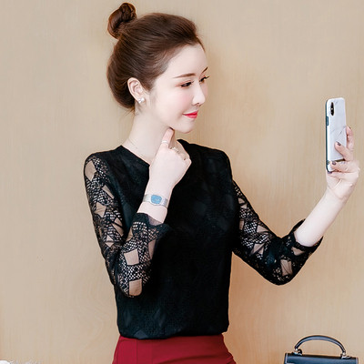 Μοντέρνα γυναικεία μπλούζα με ωοειδές λαιμόκοψη σε ροζ, μπλε και μαύρο χρώμα