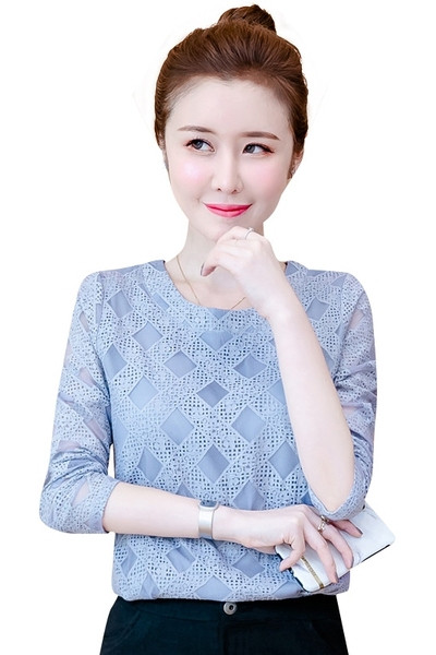 Μοντέρνα γυναικεία μπλούζα με ωοειδές λαιμόκοψη σε ροζ, μπλε και μαύρο χρώμα