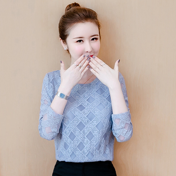 Μοντέρνα γυναικεία μπλούζα με ωοειδές λαιμόκοψη σε ροζ, μπλε και μαύρο χρώμα