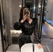 Cămașă scurtă de damă cu element 3D în alb și negru