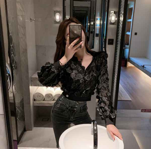 Cămașă scurtă de damă cu element 3D în alb și negru