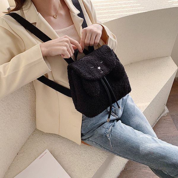 Rucsac de dama cu element 3D si prindere metalica