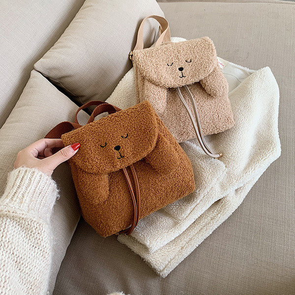 Rucsac de dama cu element 3D si prindere metalica