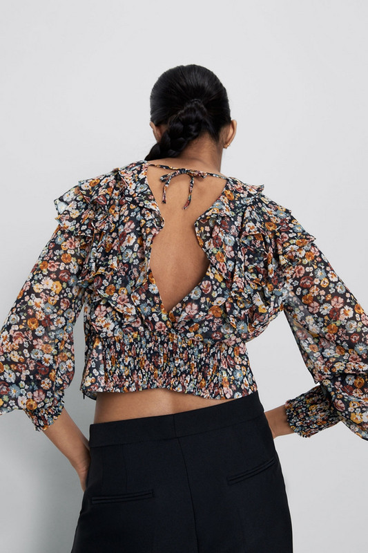 Γυναικεία κοντή μπλούζα με λαιμόκοψη με λουλούδια πριντ