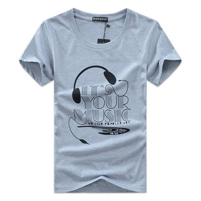 Tricou barbatesc modern cu decolteu O cu aplicatie in mai multe culori