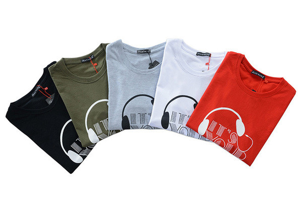 Tricou barbatesc modern cu decolteu O cu aplicatie in mai multe culori