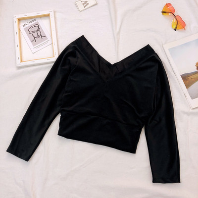 Γυναικεία κοντύ μπλούζ  με μακριά μανίκια και λαιμόκοψη