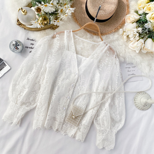 Bluză de damă modernă din dantelă în alb și bej