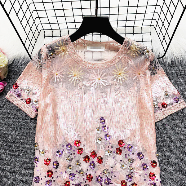 Μοντέρνα γυναικεία μπλούζα με ροζ πούλιες