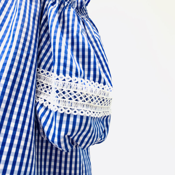 Καρό γυναικεία μπλούζα με γυμνούς ώμους μπλε και μαύρο χρώμα