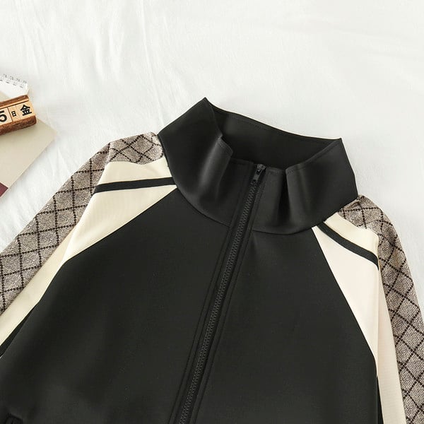 Γυναικείο καθημερινό φούτερ σε μαύρο χρώμα με φερμουάρ 