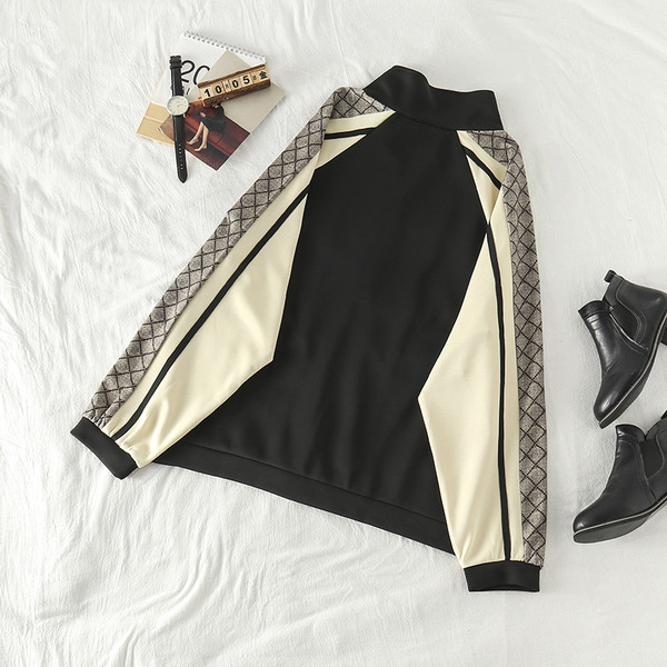 Γυναικείο καθημερινό φούτερ σε μαύρο χρώμα με φερμουάρ 