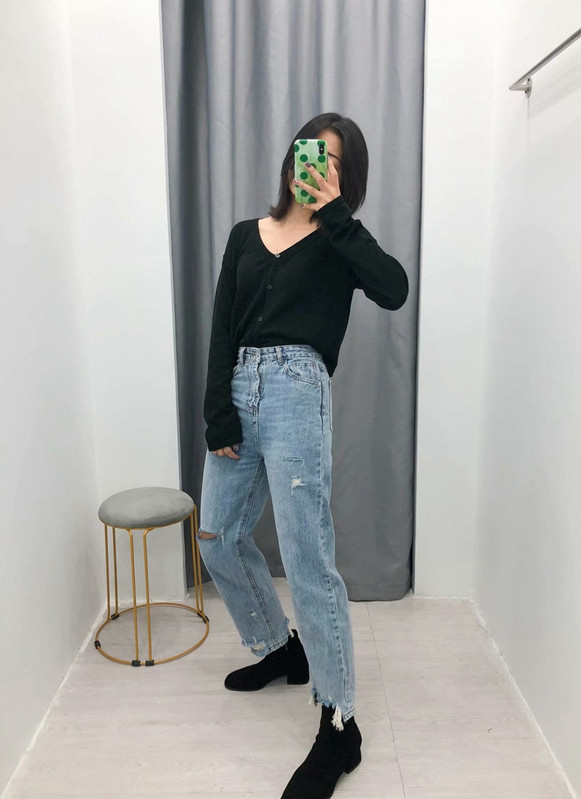 Blugi casual de dama de culoare albastru deschis cu motive rupte