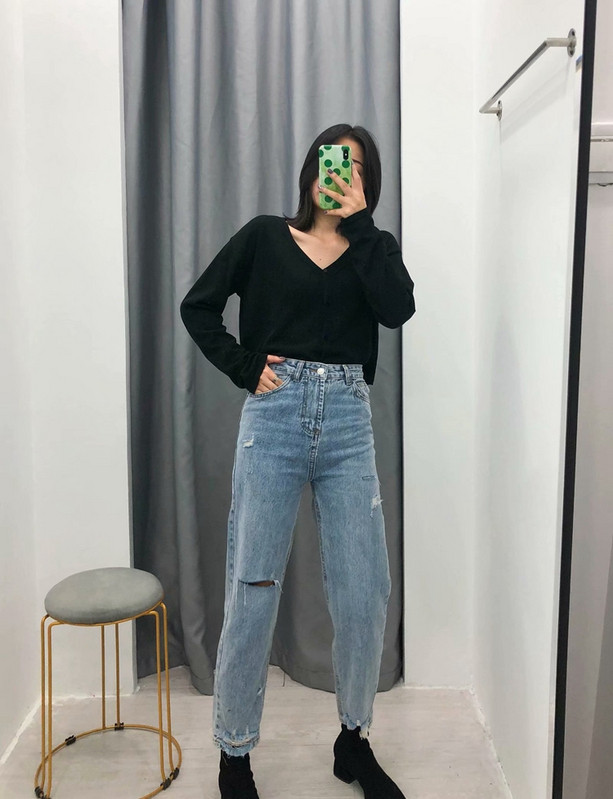 Blugi casual de dama de culoare albastru deschis cu motive rupte