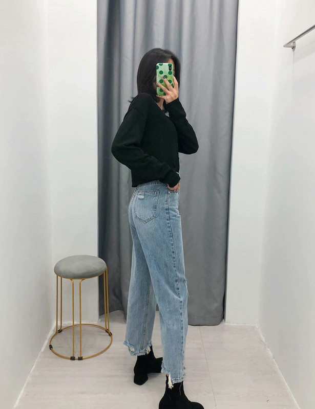 Blugi casual de dama de culoare albastru deschis cu motive rupte