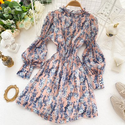 Κομψό γυναικείο φόρεμα με floral πριντ και μακρύ μανίκι