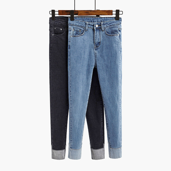 Casual γυναικεία τζιν  με ψηλή μέση σε μπλε και μαύρο χρώμα