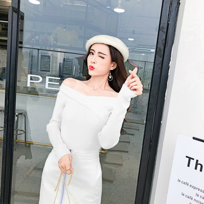 Μοντέρνα γυναικεία μπλούζα  με λαιμόκοψη και μακρύ μανίκι - διάφορα χρώματα