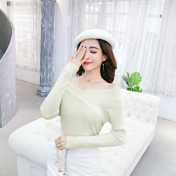 Μοντέρνα γυναικεία μπλούζα  με λαιμόκοψη και μακρύ μανίκι - διάφορα χρώματα