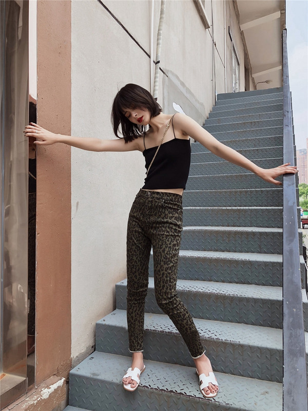 Μοντέρνα τζιν γυναικεία με εκτύπωση ζώων - λεπτή εφαρμογή