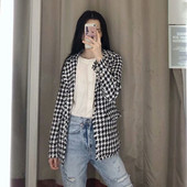 Geaca scurta in carouri cu buzunare fara inchidere