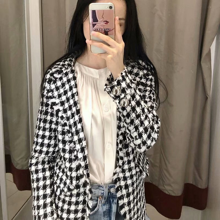 Geaca scurta in carouri cu buzunare fara inchidere