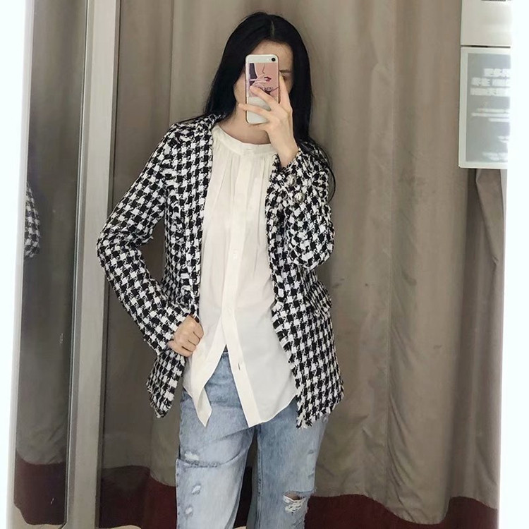 Geaca scurta in carouri cu buzunare fara inchidere