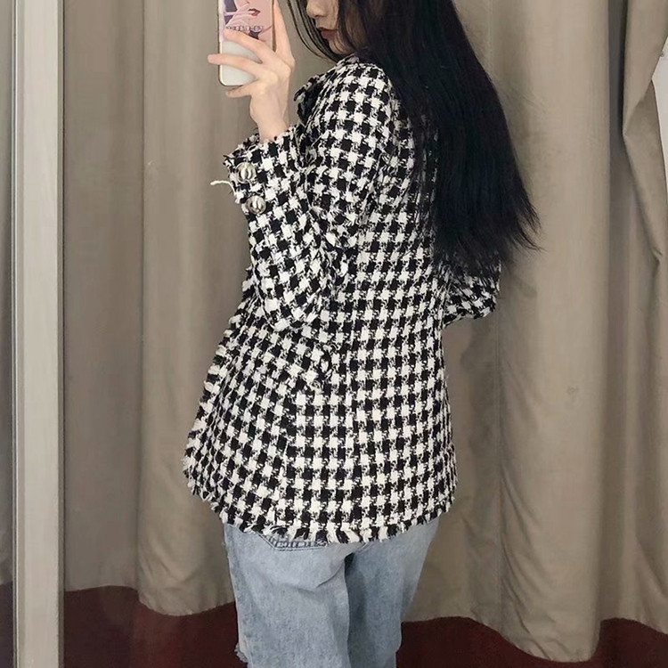 Geaca scurta in carouri cu buzunare fara inchidere