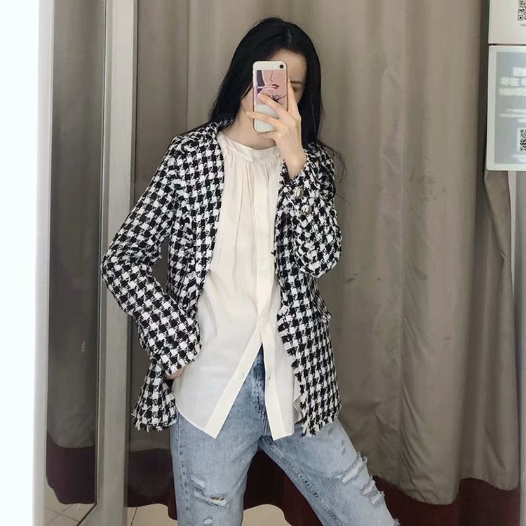 Geaca scurta in carouri cu buzunare fara inchidere