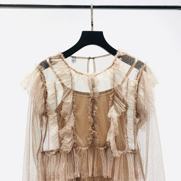 Γυναικείο μοντέρνο φόρεμα με τούλι σε μπεζ χρώμα