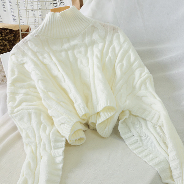 Rövid női pulóver magas gallérral, sárga, fehér és fekete színben