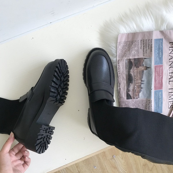 Νέες γυναικείες μπότες μοντέλου σε μαύρο οικολογικό δέρμα