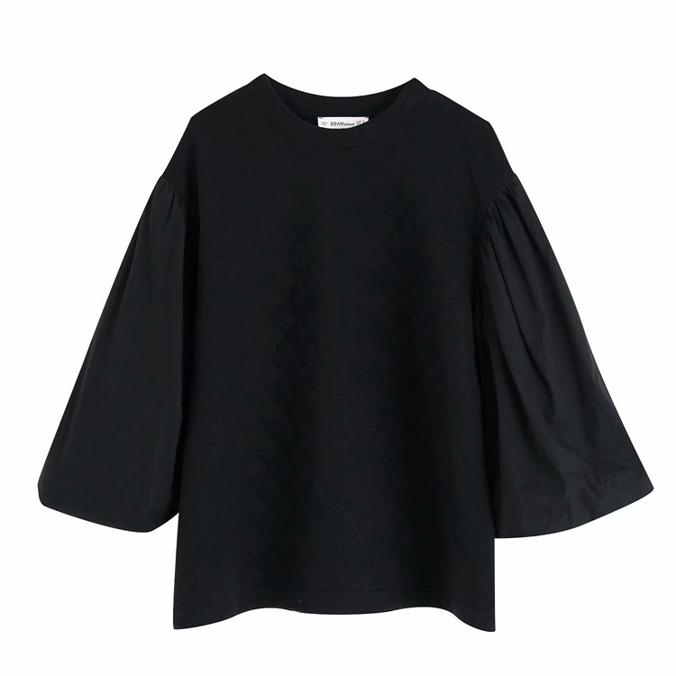 Γυναικεία  μοντέρνα μπλούζα με φαρδιά μανίκια σε μαύρο χρώμα