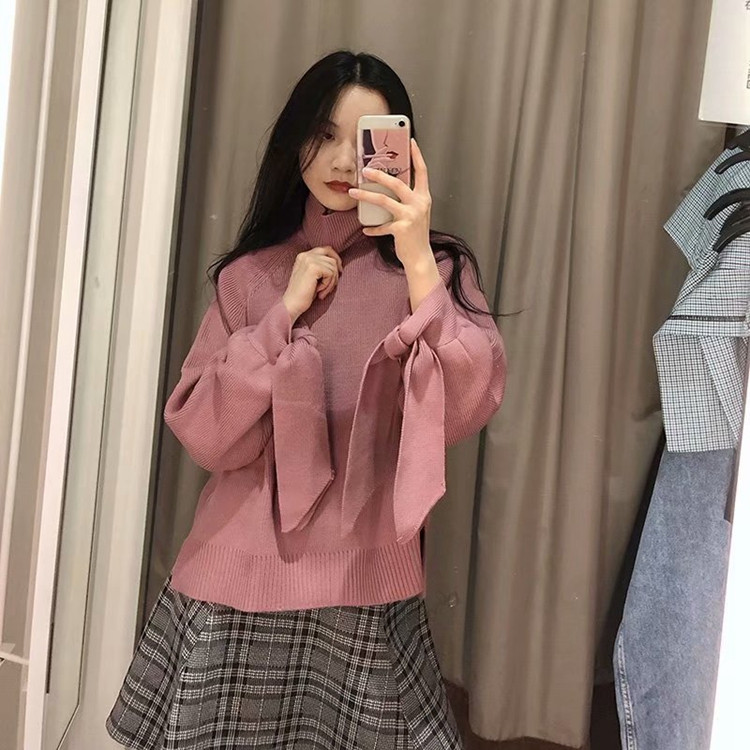 Pulover de dama cu guler inalt si cravate la maneca