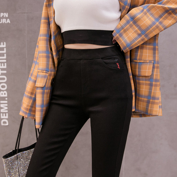 Új modell női nadrág Karcsú modell fekete színben