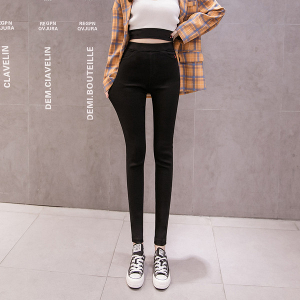 Új modell női nadrág Karcsú modell fekete színben